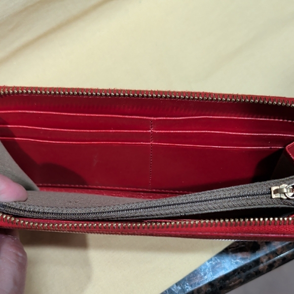 Fendi Vibrant Vintage Red Textured Wallet - Picture 10 of 16